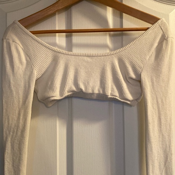 Tops - White Long Sleeve Crop Top Size XS